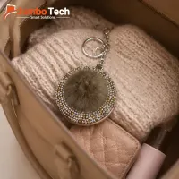 ميدالية حقيبة بمرايا مزدوجة وأحجار كريستال وكرة فرو ناعمة